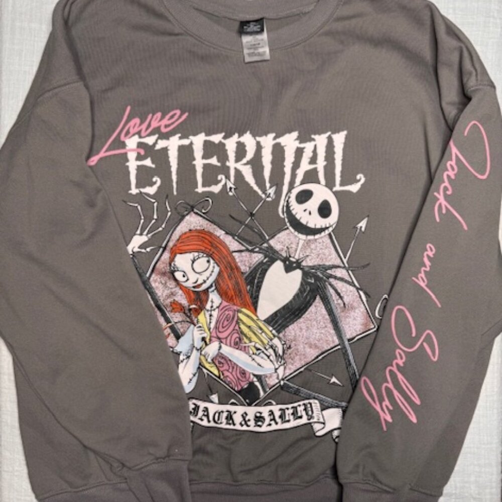 NIGHTMARE BEFORE CHRISTMAS Graphic Sweatshirt Size Large! Jack & Sally Crew Neck
